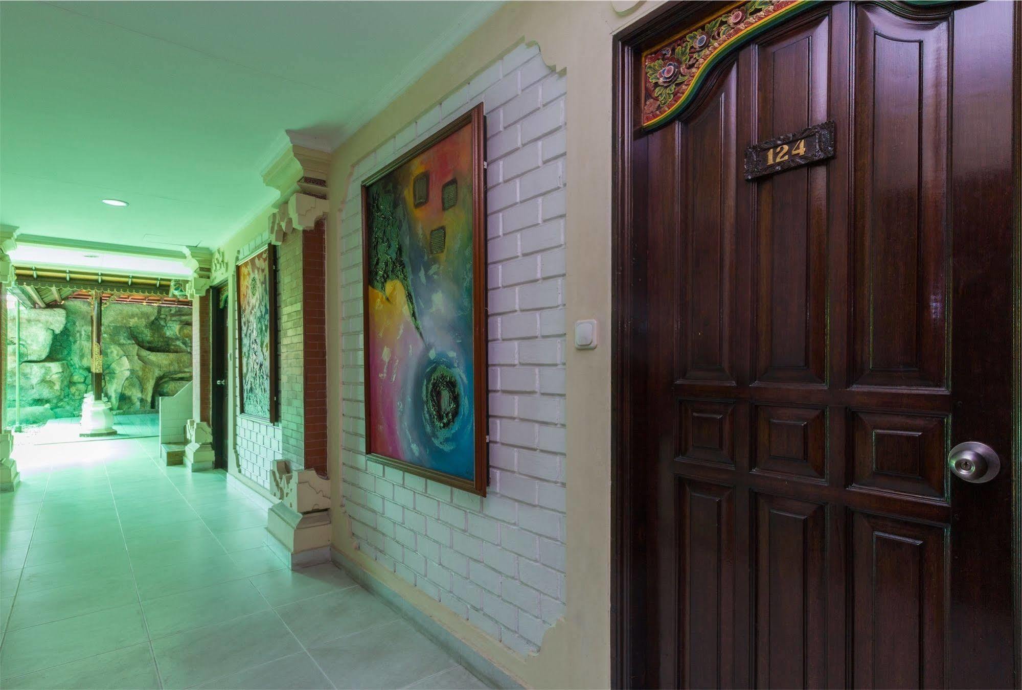 Reddoorz @ Arjuna Double Six Seminyak  Exterior photo