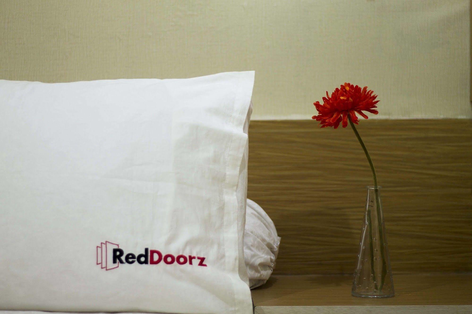 Reddoorz @ Arjuna Double Six Seminyak  Exterior photo