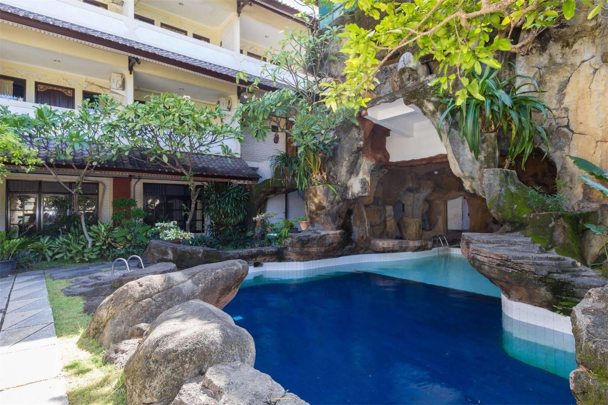 Reddoorz @ Arjuna Double Six Seminyak  Exterior photo